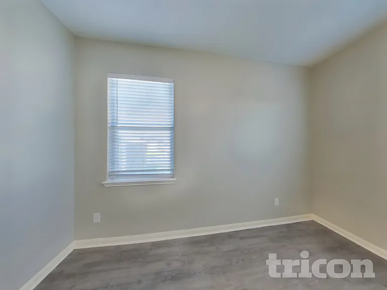 1502 Tulip Ln — Photo 4