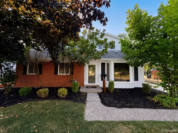 14743 Ronnie Ln, Livonia, MI 48154
