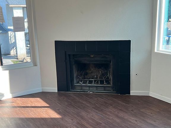 3rd image of 1923 W Whitendale Ave #0