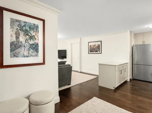 16 West 16th Street image 6 of 12