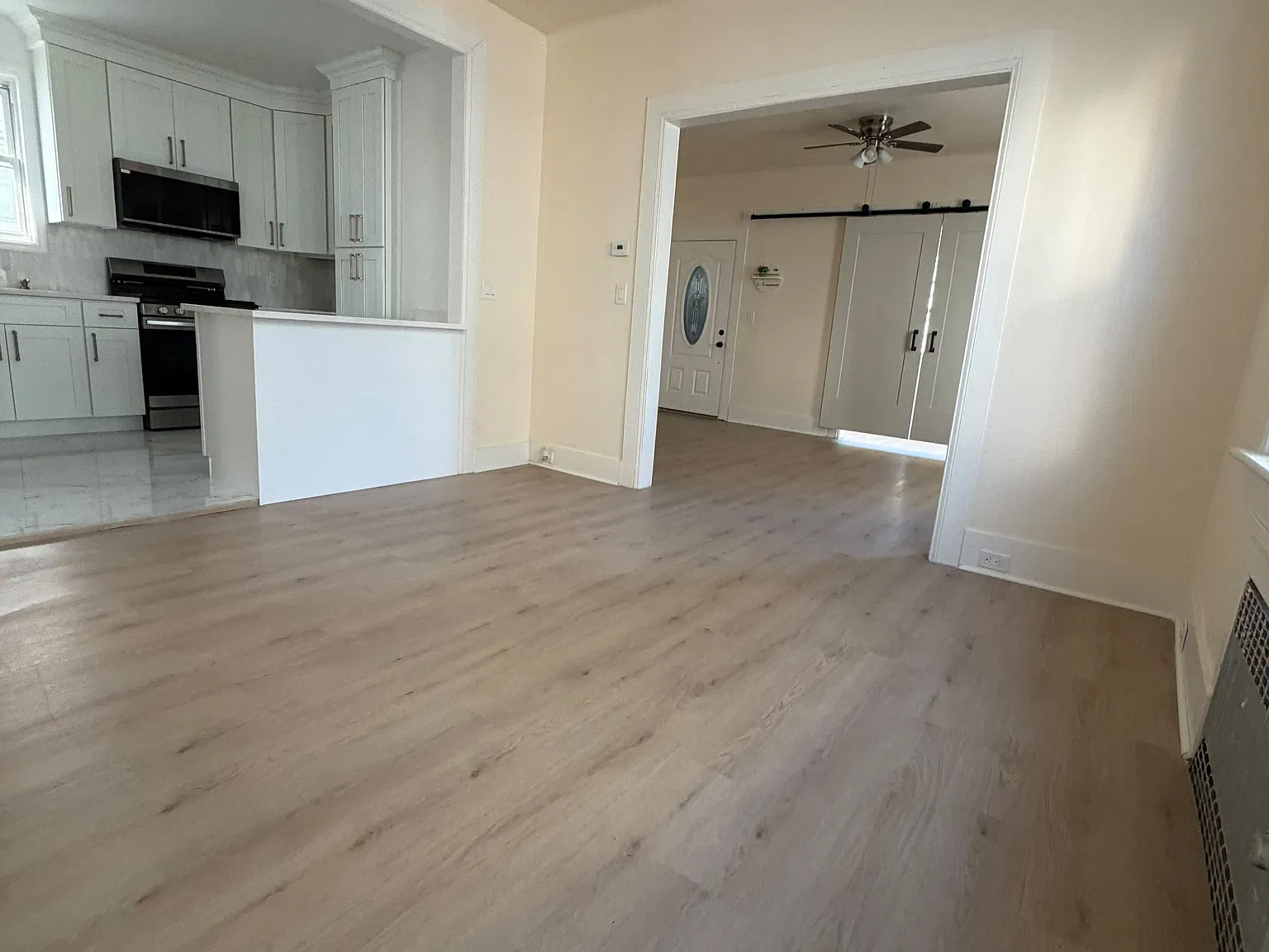 3 bed, 1936 sqft, $2,500 — Photo 4
