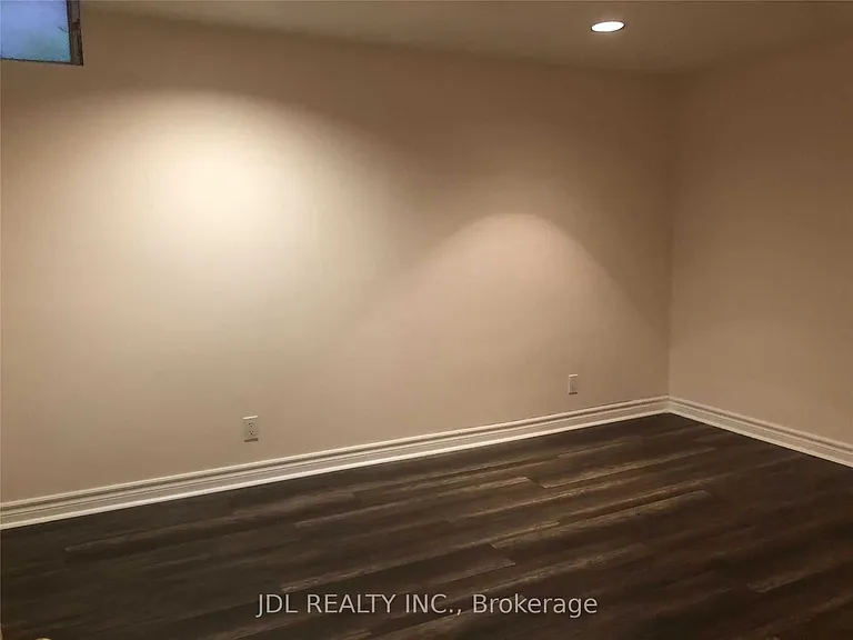 87 Strathmore Dr — Photo 9