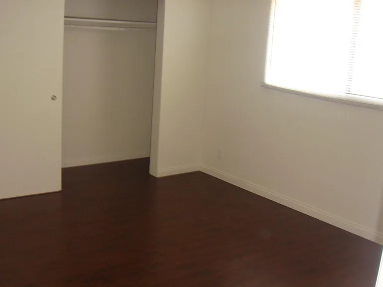 1444 Barry Ave #2 — Photo 9