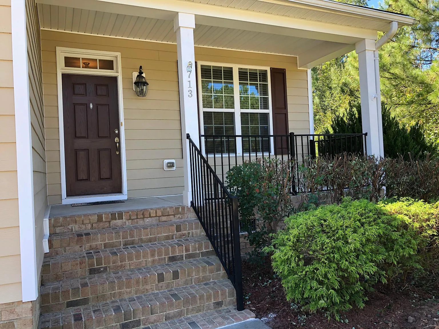 713 Bay Bouquet Ln — Photo 2