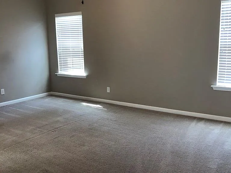 909 Rachel Ln — Photo 10