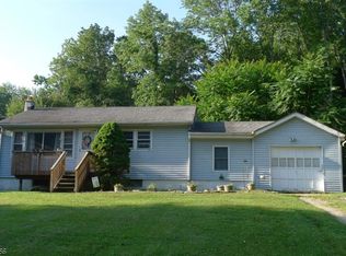 660 Limecrest Rd, Newton, NJ 07860