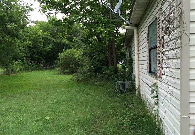 2nd image of 718 W Fannin St