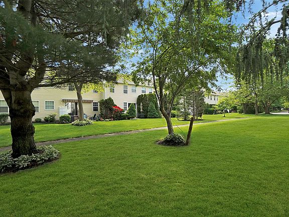 5th image of 71 Commodore Cir
