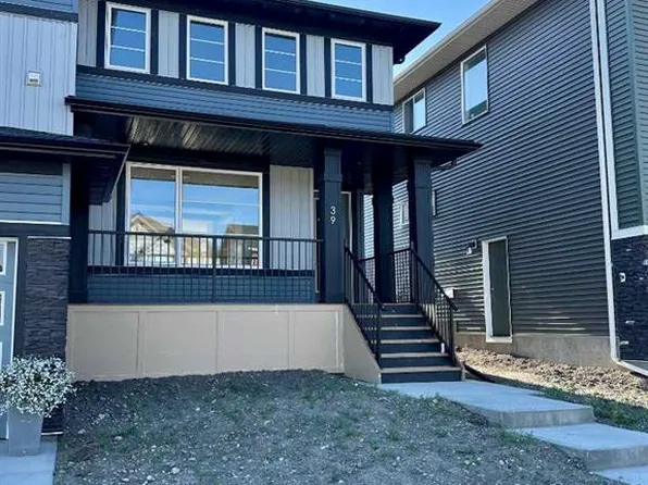 39 E Agate Rd, Cochrane, AB T4C 3B9