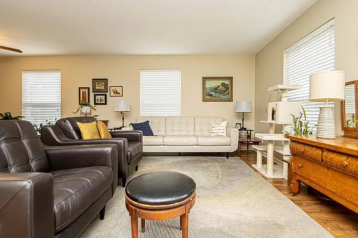 2 bed, 1.5 bath, 1300 sqft, $1,500 — Photo 3