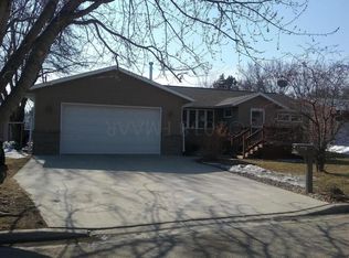 219 11th Ave, Enderlin, ND 58027