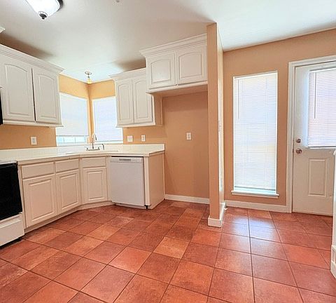 3rd image of 507 S Bonner Ave Ste D