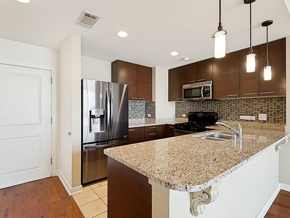 5th image of 1200 Main St APT 1703