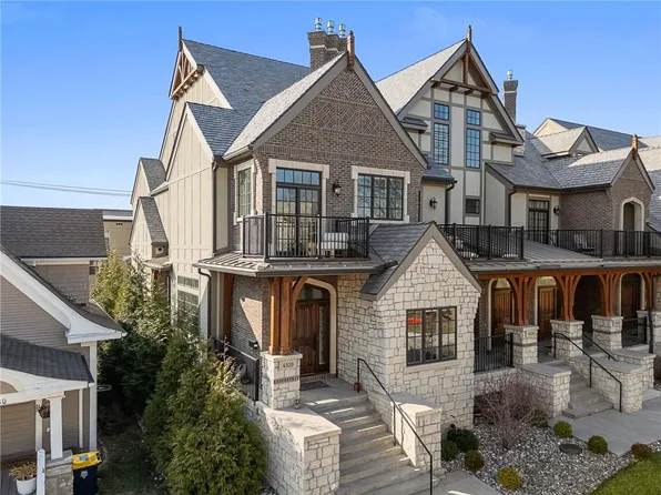 4528 Summit St, Kansas City, MO 64111