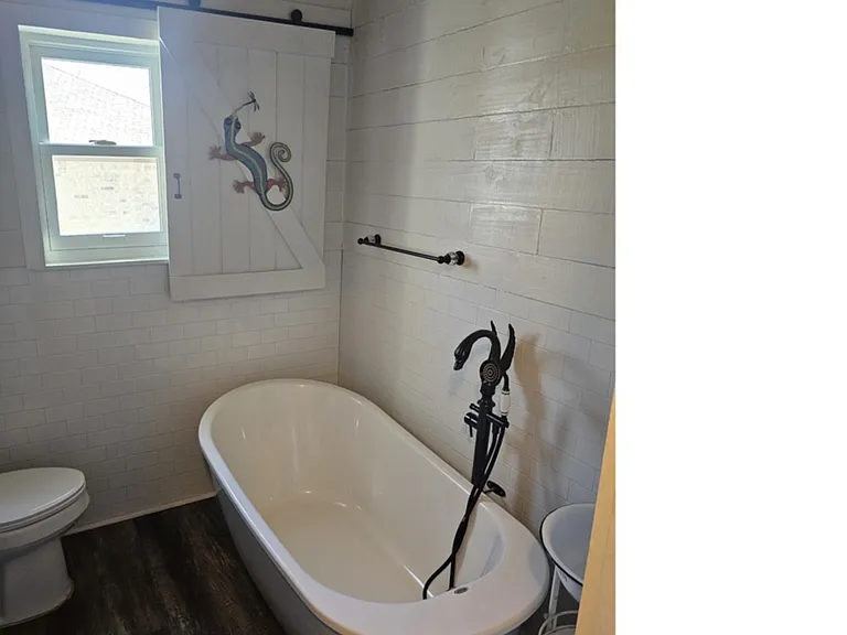 211 E Hogan Dr — Photo 21