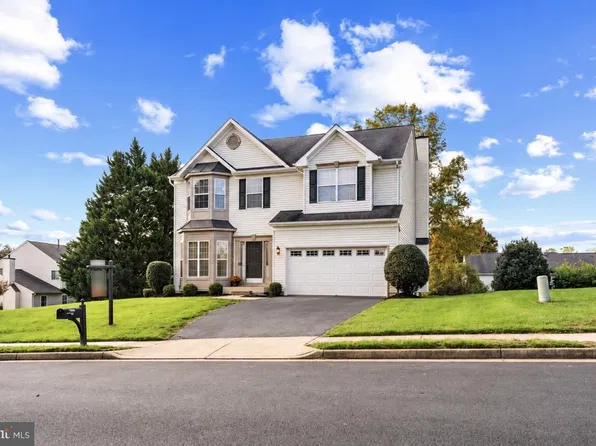 9316 Nancy St, Manassas Park, VA 20111