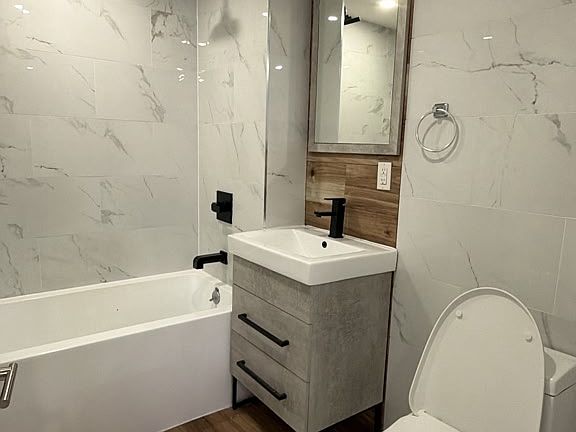 4th image of 2761 Webb Ave #4