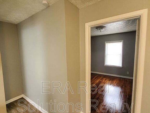 5th image of 2192 Safford Ave