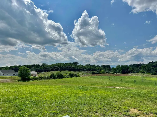 77 Huntington Springs Dr, Harrisonburg, VA 22801