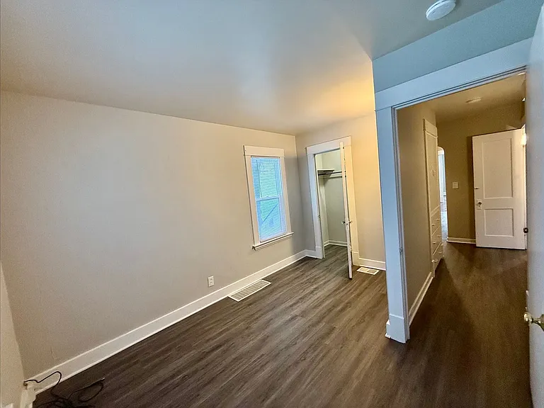 1013 Fremont Ave NW — Photo 9