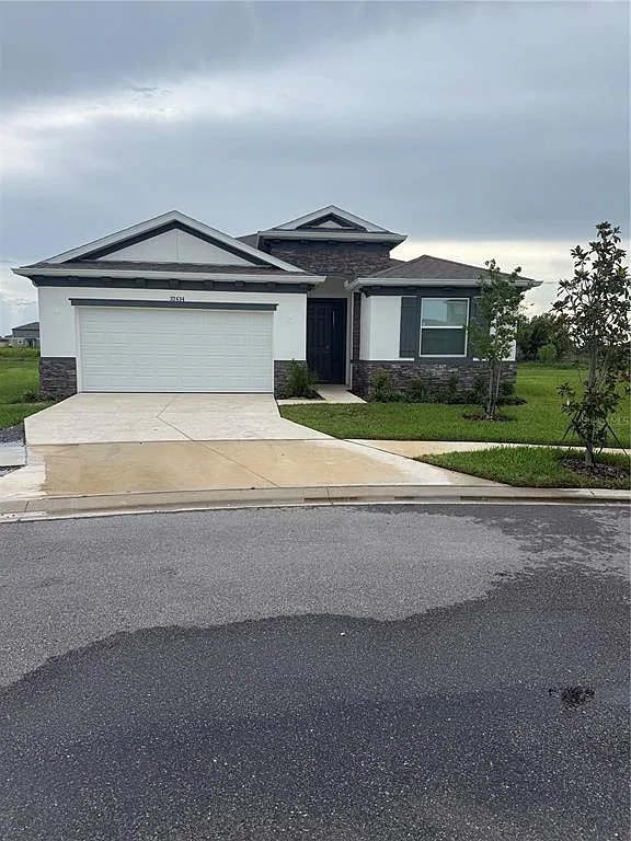 4 bed, 2.5 bath, 2045 sqft, $2,800 — Photo 2