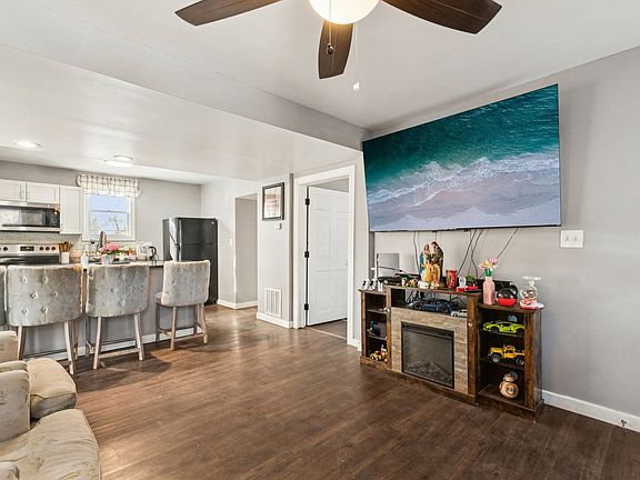 4th image of 1618 Round Lake Dr