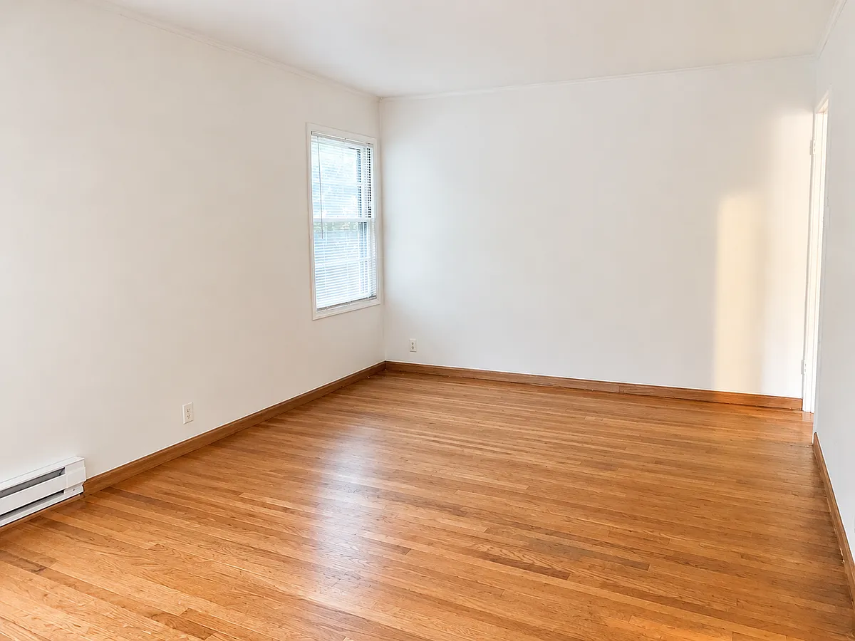 Building Photo - MF 09 - Burnside Triplex