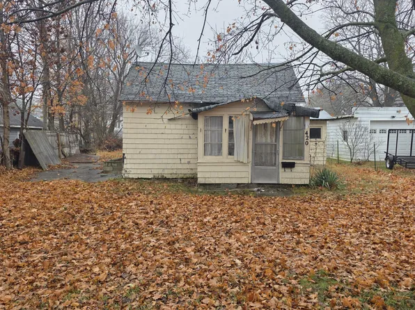 402 Pine St, Shelby, MI 49455