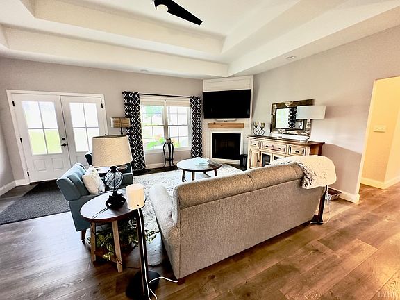 4th image of 159 Leeward Way