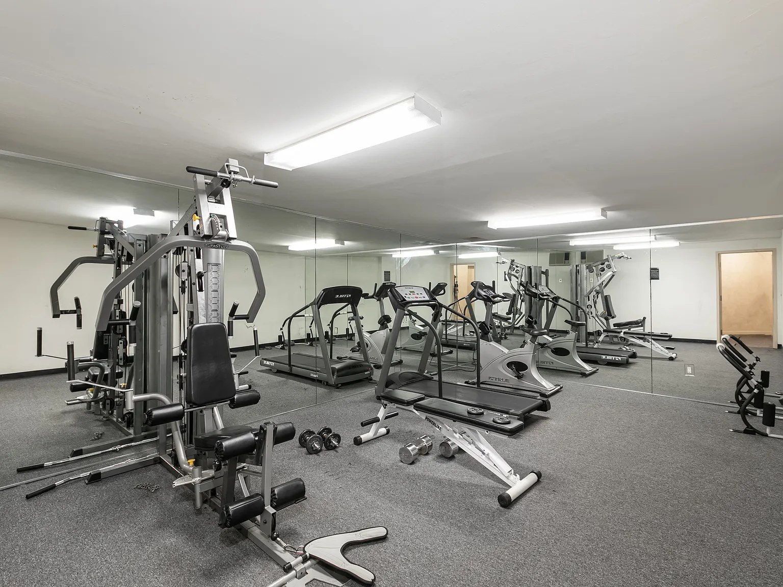 Westwood Kelton Towers — Photo 4