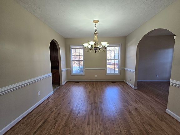 3rd image of 36 Randolph Ct