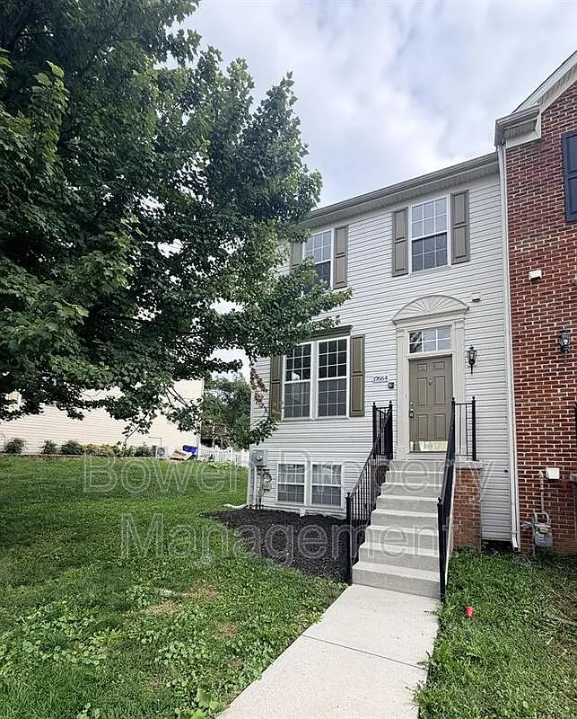 3 bed, 2.5 bath, 2640 sqft, $2,250 — Photo 1