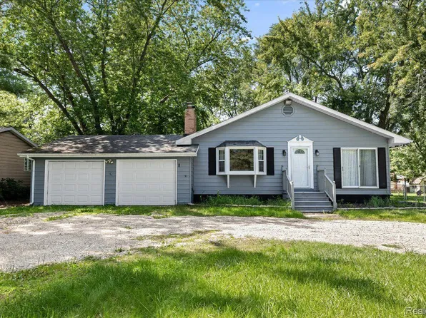 6452 Ginger Dr, Pinckney, MI 48169