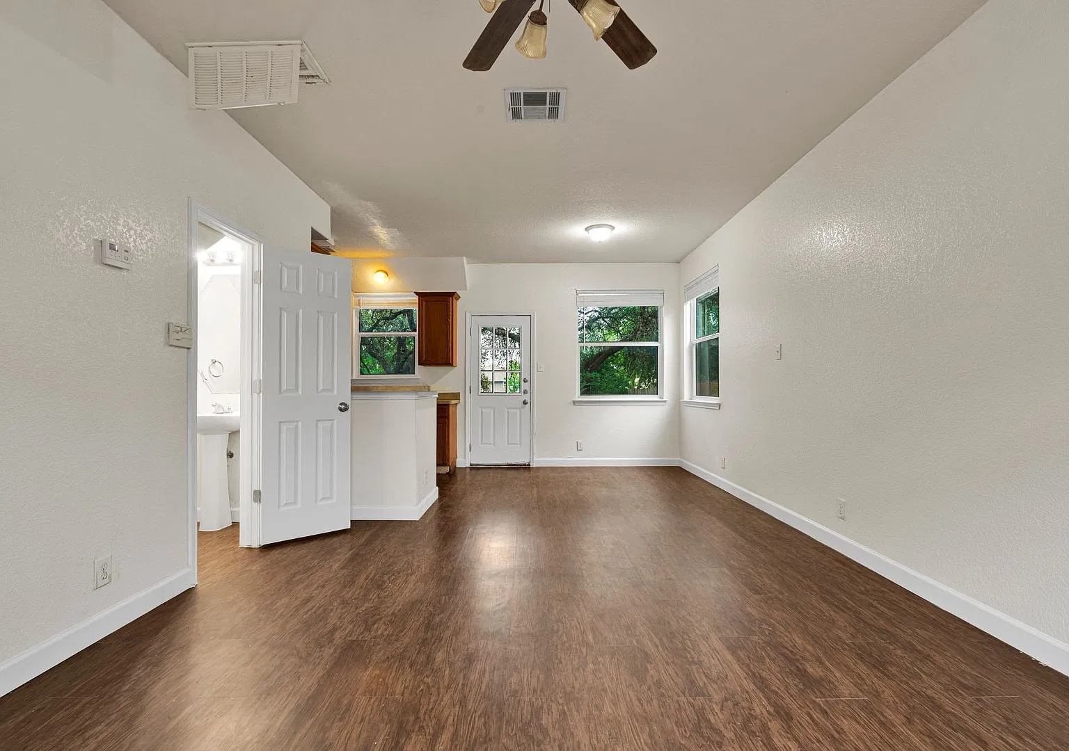 Townhome in NW San Antonio for Rent — Photo 4
