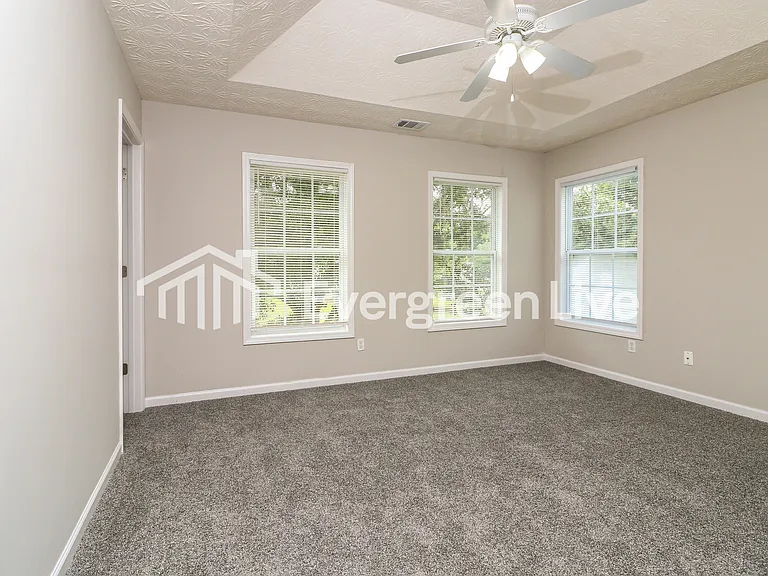186 Hawthorn Dr — Photo 7