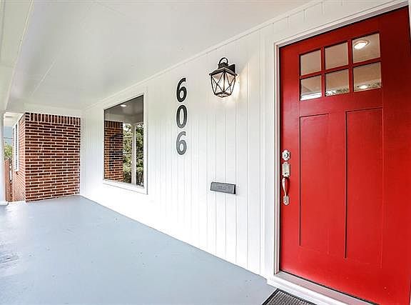 4th image of 606 Misty Glen Ln