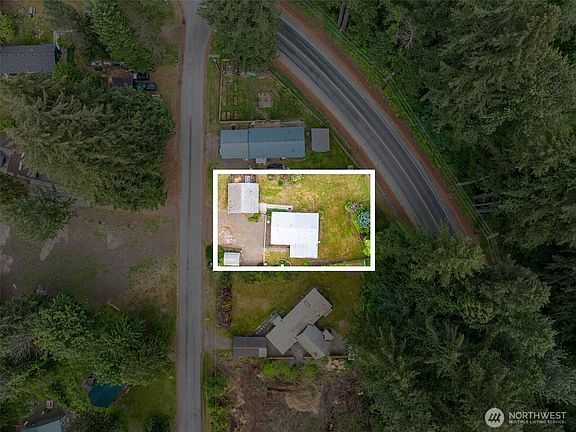 5th image of 105 Mount Rainier Drive