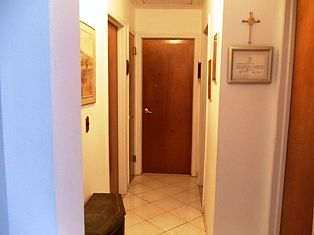 4th image of 209 Fulton St