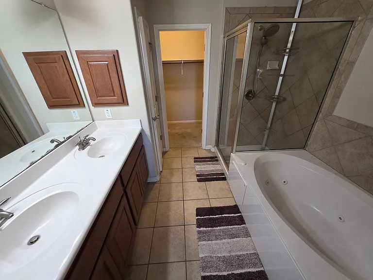 7901 Southwest Pkwy — Photo 10