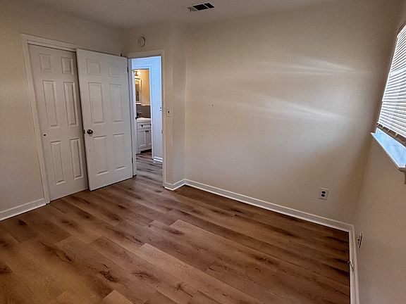 5th image of 241 Rowland Ave