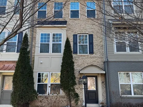 43985 Eastgate View Dr, Chantilly, VA 20152