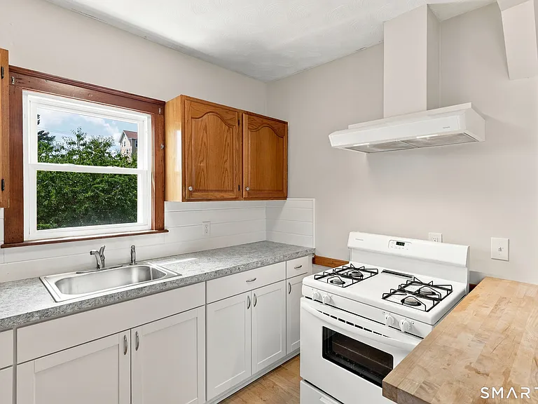 126 Booth St #3 — Photo 9