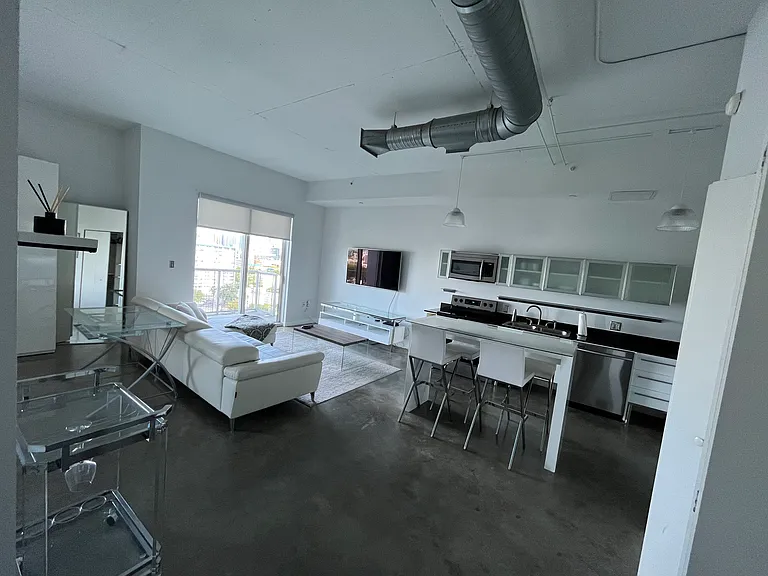 10 SW South River Dr #1208 — Photo 5