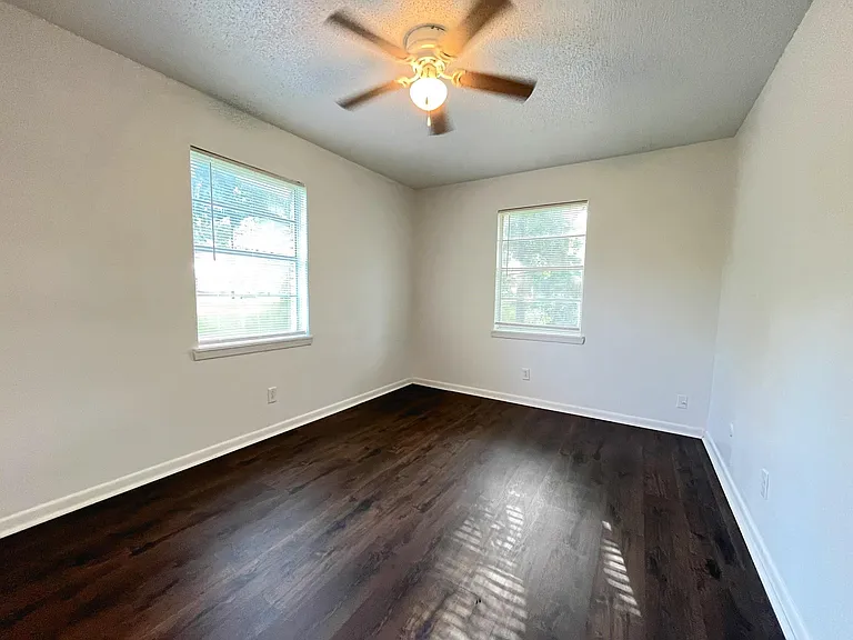 409 La Bradford Dr — Photo 10