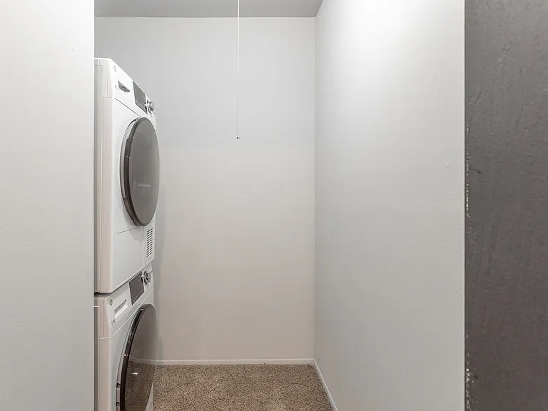 Farmington View Apartments - Farmington Hills, MI — Photo 19