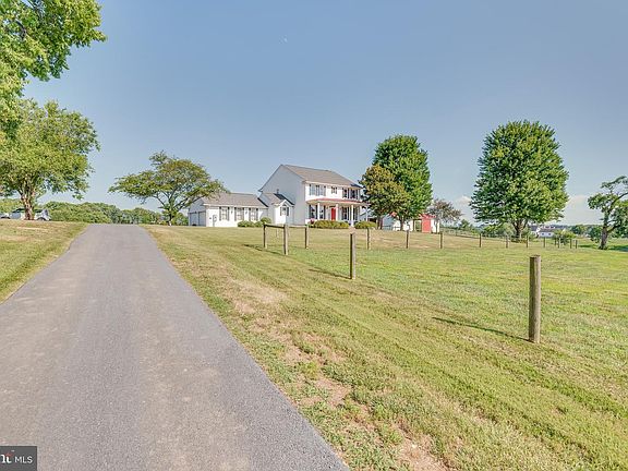 2nd image of 311 Peaceful Breeze Ln