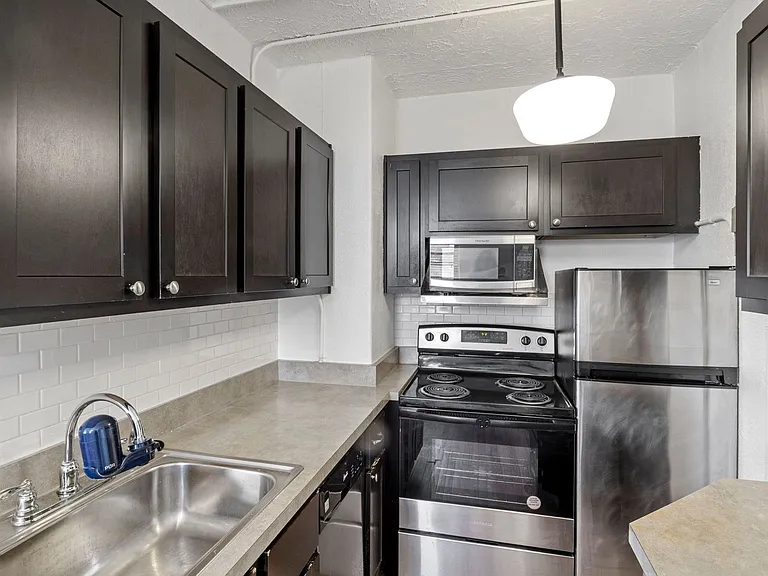 Piccadilly Apartments — Photo 41