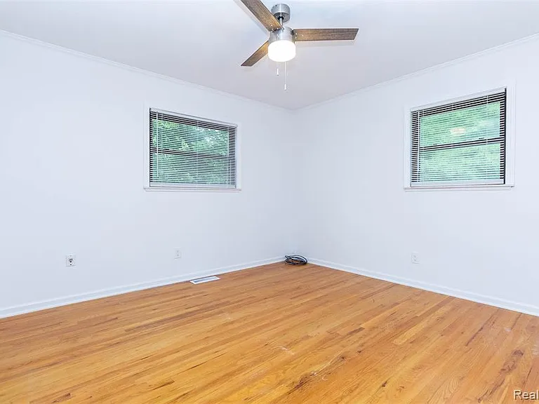 7580 Thornwood St — Photo 16