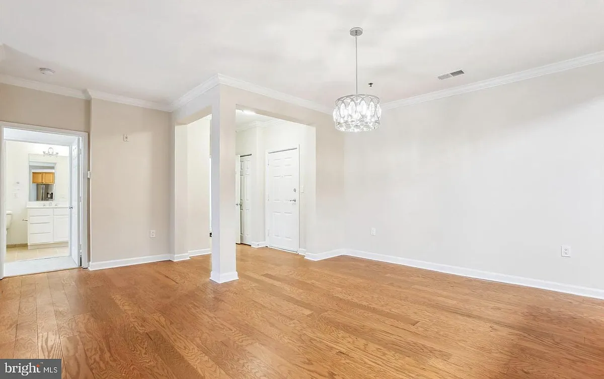 Building Photo - 10328 Sager Ave #407