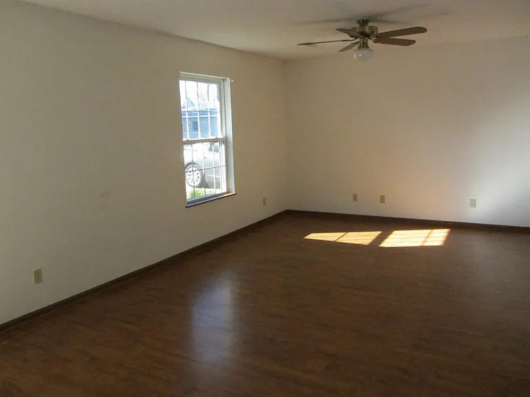 207 Ruth Ave — Photo 2